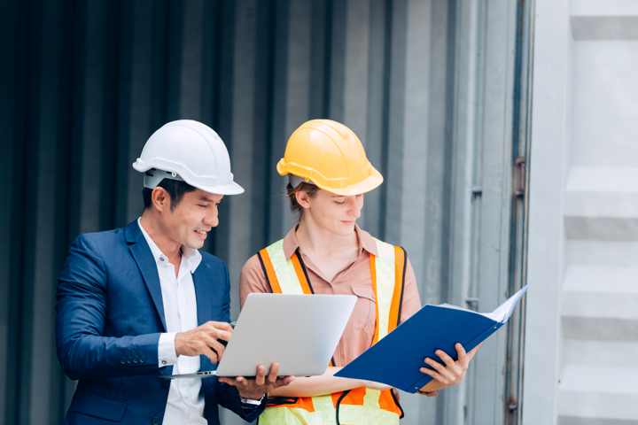 Foreman Working With Female Engineer At Constructi 2021 08 30 08 25 59 Utc